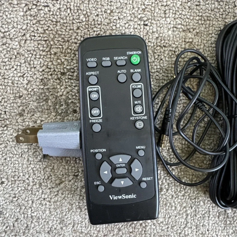 ViewSonic PJ501 3 Panel LCD Digital Multimedia Projector VPROJ25048-1W With Case